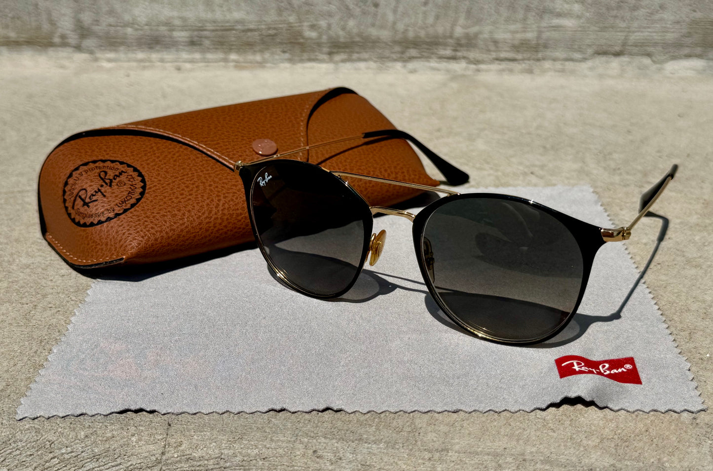 Ray-Ban RB3546 - New with Case